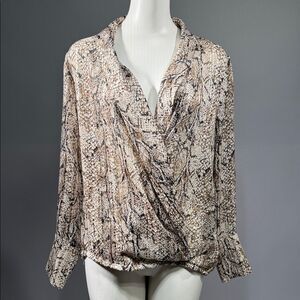 Gibson Latimer Beige Snake Print Blouse (rack11)